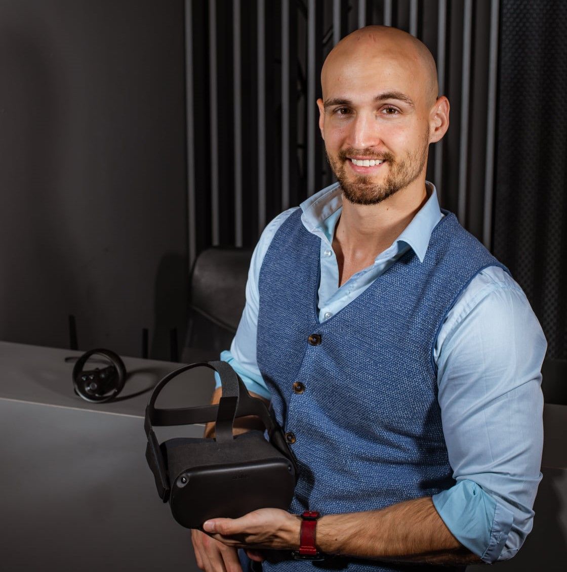 Je bez Bezpasáka.                              A vyvíjí  robotickou pannu